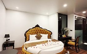 Golden Hotel